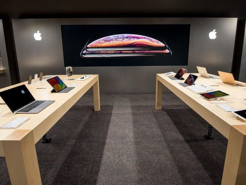 Коллекционер поделился фото демо-образцов Apple Watch и iPad, которые показывали в Apple Store в 2014 году