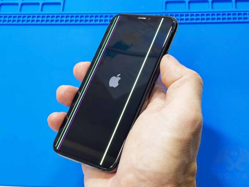 Владельцы iPhone 14 Pro жалуются на странные полосы при включении смартфона