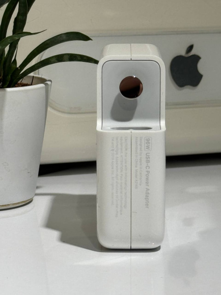 Apple USB-C Power Adapter 96W Б/У