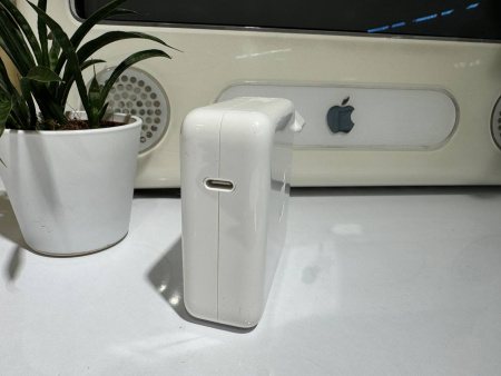 Apple USB-C Power Adapter 70W Б/У Apple USB-C Power Adapter 70W Б/У