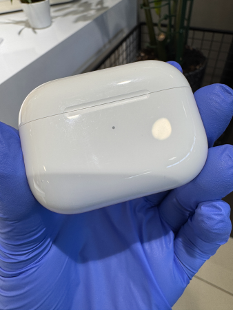 Зарядный кейс для наушников Apple Airpods Pro (2-го поколения c USB-C) Б/У