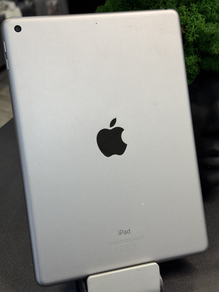 Apple iPad 9.7 (2018) 128Gb Wi-Fi Space Gray Б/У