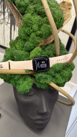 Apple Watch Series 8 41mm Midnight Aluminum Case with Light Pink Sport Band (размер S/M) Б/У