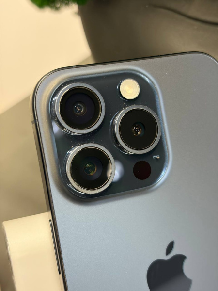 Смартфон Apple iPhone 15 Pro 128GB Blue Titanium Б/У