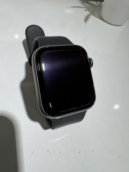 Apple Watch Series 6 44mm Space Grey Aluminum Case with Black Sport Band Б/У