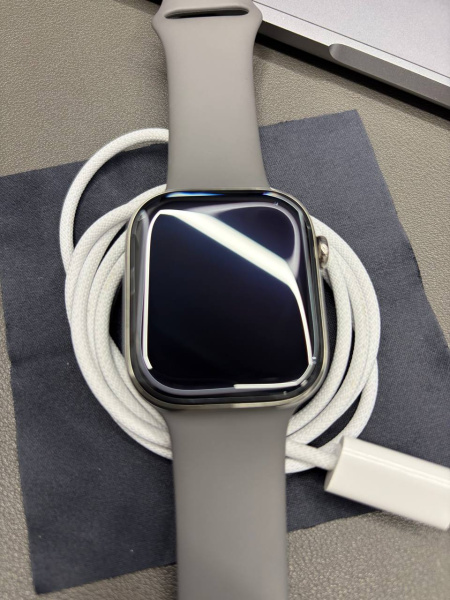 Apple Watch Series 11 46mm Natural Titanium Case with Stone Grey Sport Band (M/L) Б/У