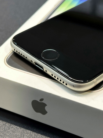 Apple iPhone SE (2022) 128GB Starlight Б/У