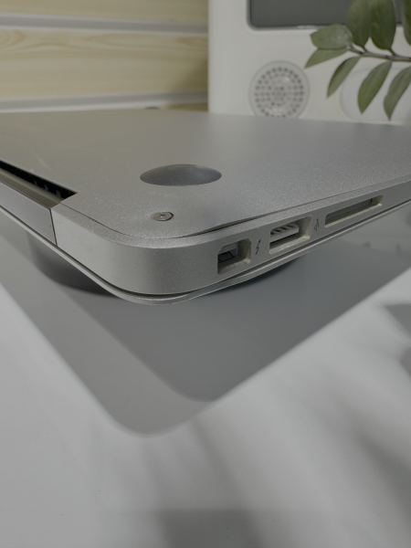 Apple MacBook Air 13 (2015) Core i5 1,6 ГГц, 8 ГБ, 256 ГБ Б/у MMGG2LL/A