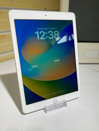 Apple iPad 6 32Gb Wi-Fi Silver Б/У