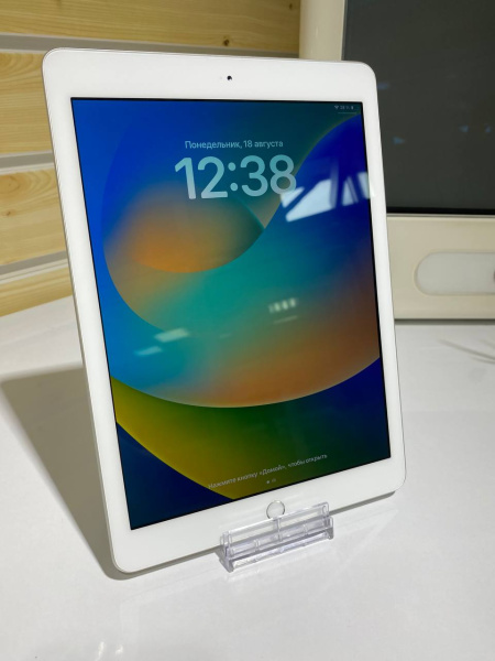 Apple iPad 6 32Gb Wi-Fi Silver Б/У