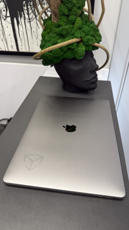 Apple MacBook Pro Touch Bar 15" (2018) i7 2,6 ГГц 16ГБ / 512ГБ SSD Space Gray Б/У