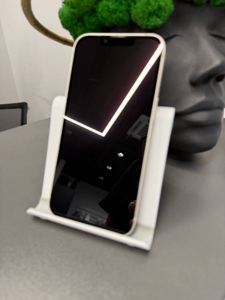 Apple iPhone 13 128GB Starlight Б/У