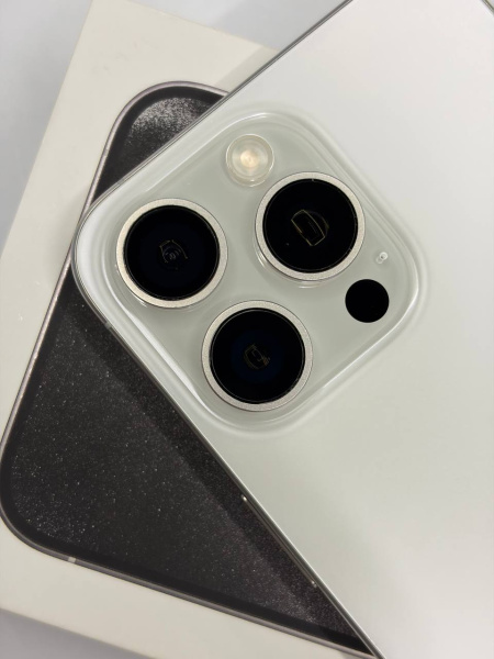 Apple iPhone 15 Pro Max 256GB White Titanium Б/У