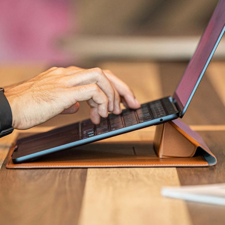 Защитный чехол Uniq Oslo V.2 для MacBook Pro 14" Mustard Защитный чехол Uniq Oslo V.2 для MacBook Pro 14" Mustard