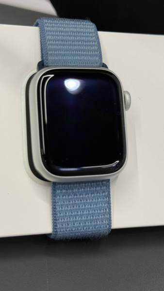 Apple Watch Series 9 41mm Silver Aluminum Case with Winter Blue Loop Band (GPS) Б/у