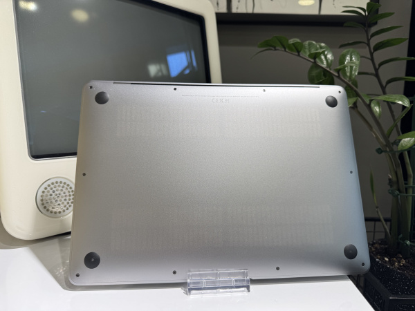 Apple MacBook Air 13 M1 (8-core CPU / 7-core GPU) / RAM 16GB / SSD 256GB Space Gray Б/У