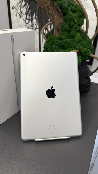 Apple iPad 10.2 (2021) Wi-Fi 64Gb Silver Б/У