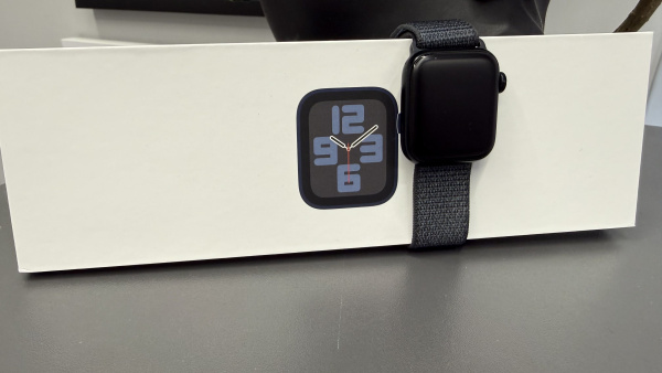 Apple Watch SE (2024) 40mm Midnight Aluminum Case with Ink Sport Loop (GPS) Б/У