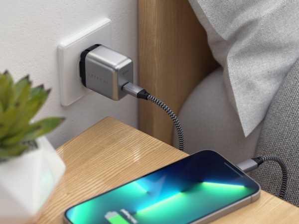 Сетевая зарядка Satechi 20W USB-C PD Wall Charger Space Gray