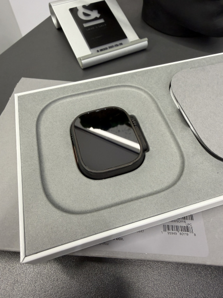 Apple Watch Ultra 2 (2024) 49mm Black Titanium Case with Black Titanium Milanese Loop (M) Б/У