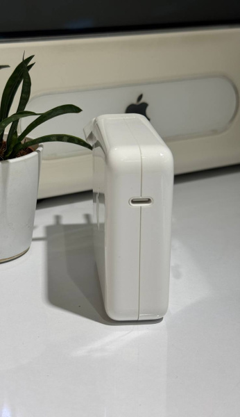 Apple USB-C Power Adapter 96W Б/У