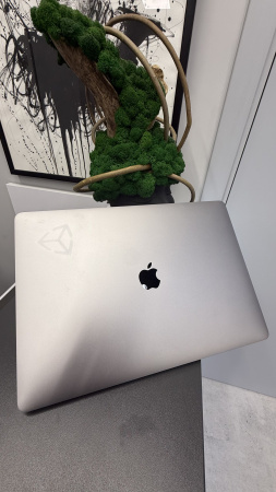 Apple MacBook Pro Touch Bar 15" (2018) i7 2,6 ГГц 16ГБ / 512ГБ SSD Space Gray Б/У