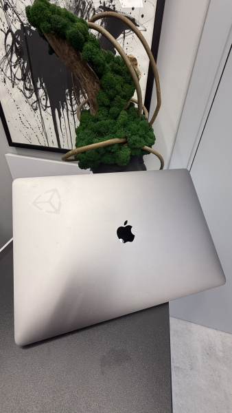 Apple MacBook Pro Touch Bar 15" (2018) i7 2,6 ГГц 16ГБ / 512ГБ SSD Space Gray Б/У
