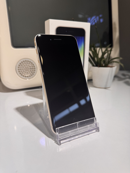 Apple iPhone SE (2022) 64GB Starlight Б/У