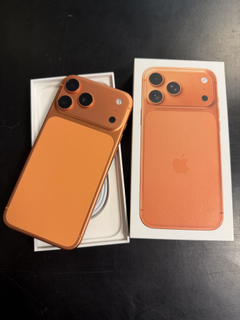 Apple iPhone 17 Pro Max 256GB Cosmic Orange Б/У