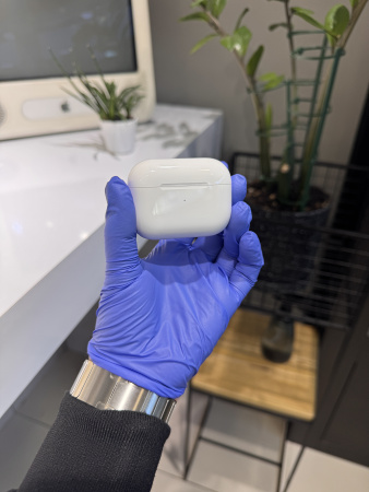 Зарядный кейс для наушников Apple Airpods Pro (2-го поколения c USB-C) Б/У