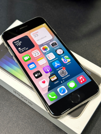 Apple iPhone SE (2022) 128GB Starlight Б/У