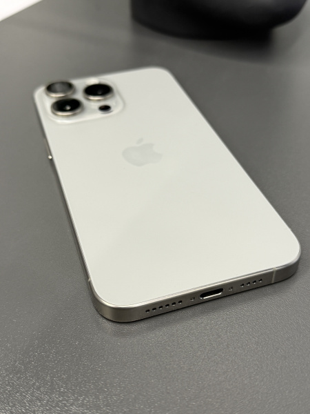 Apple iPhone 15 Pro Max 256GB Natural Titanium Б/У