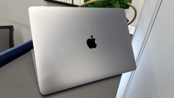 Apple MacBook Pro Touch Bar 13" (Late 2016) Core i5 2.9 ГГц / RAM 8GB / SSD 512Gb Space Gray Б/У