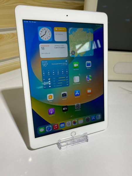 Apple iPad 6 32Gb Wi-Fi Silver Б/У