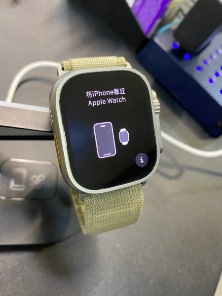 Apple Watch Ultra 2 49mm Natural Titanium Case with Olive Alpine Loop Band (GPS + Cellular) Б/У