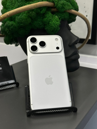Apple iPhone 17 Pro Max 256GB Silver eSIM Б/У